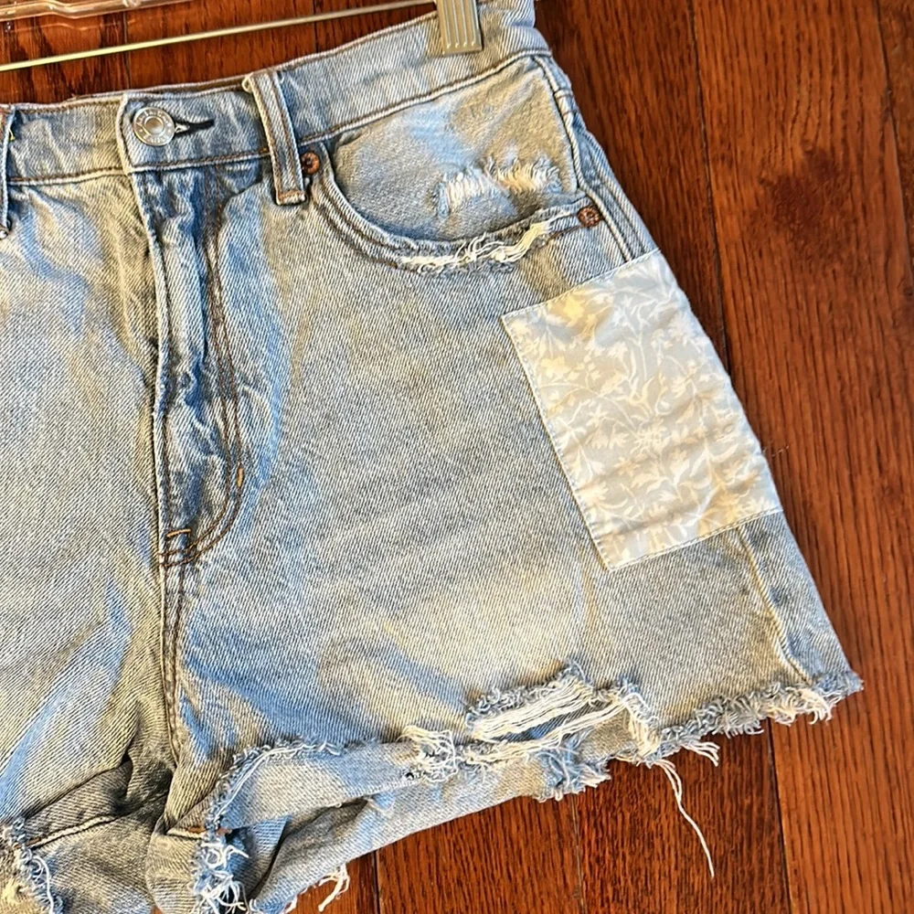 American Eagle Highest Rise Boyfriend Rainbow Patchwork denim short women size 6 - Picture 2 of 8